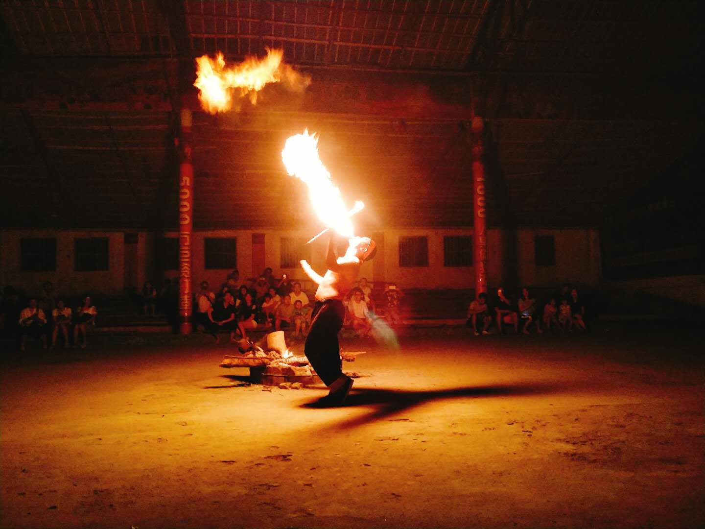 易網人參加瑤族篝火晚會